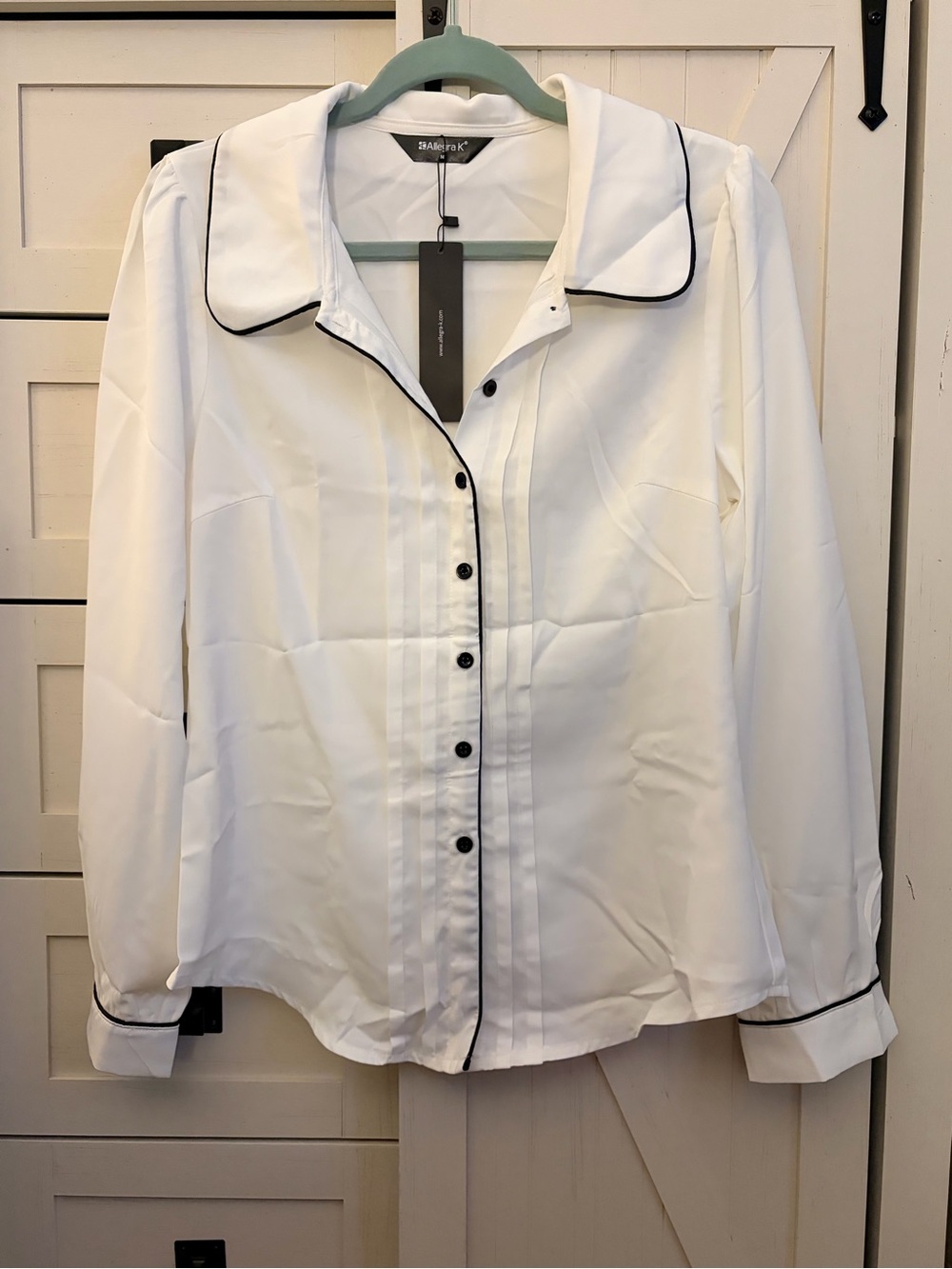 NWT - Allegra K White Button-Front Blouse with Black Piping - Women’s Size M